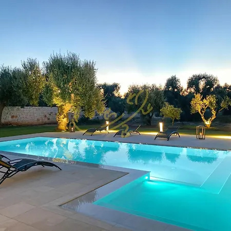 Holiday home Td Ricchiari Traditional With Designer Pool